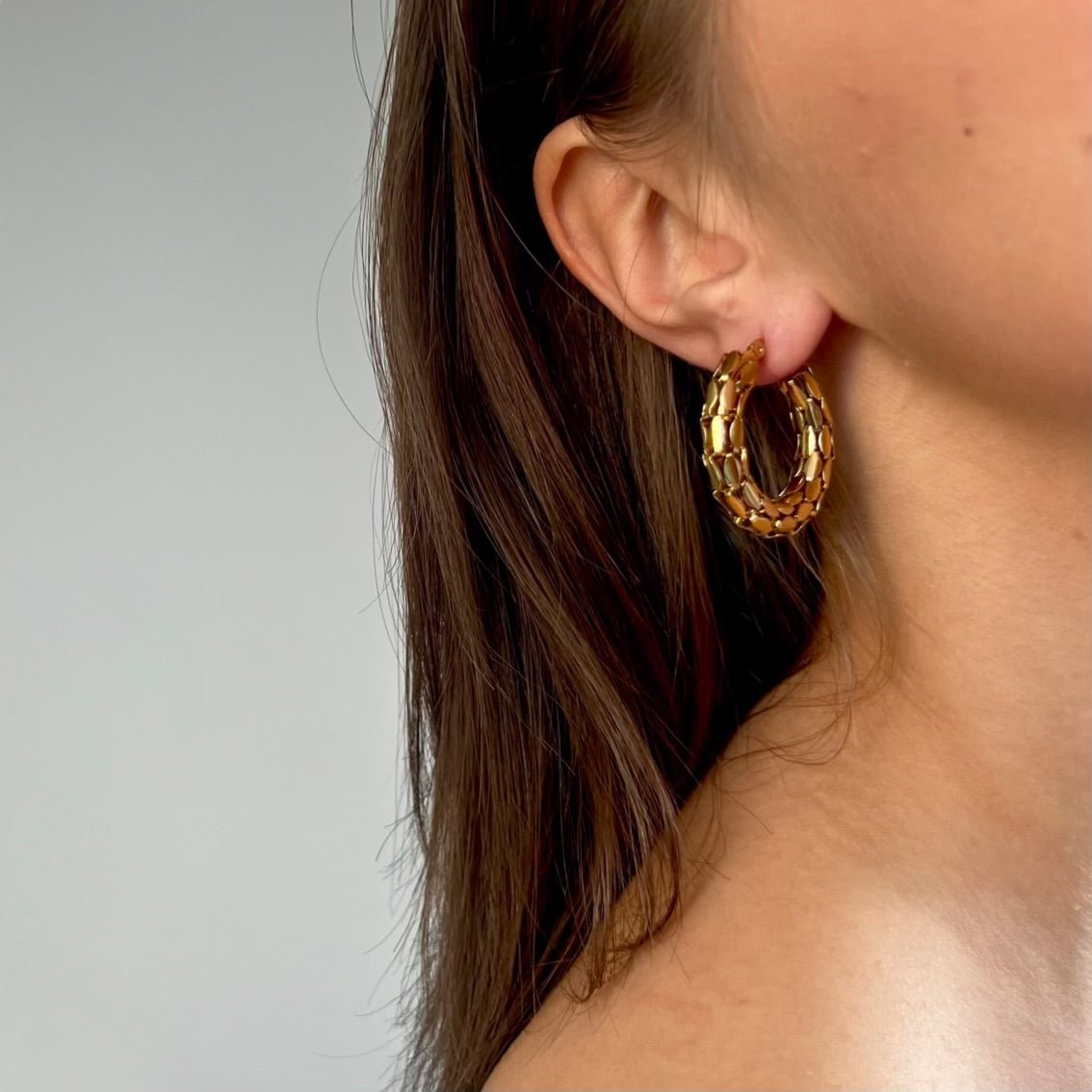 Luxe Chain: Kolczyki z eleganckim motywem - Pearlippines Biżuteria