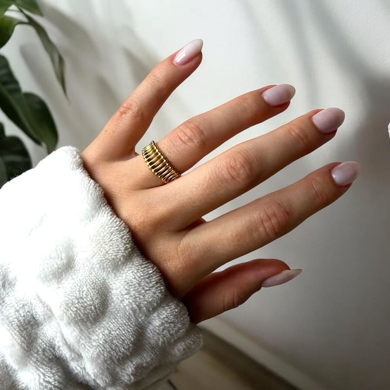 Manito: pierścionek z eleganckimi, ozdobnymi szczebelkami - Pearlippines Biżuteria