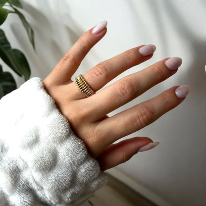 Manito: pierścionek z eleganckimi, ozdobnymi szczebelkami - Pearlippines Biżuteria