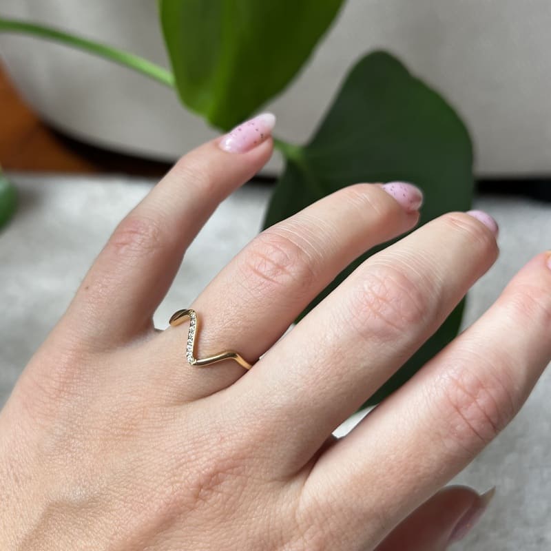 Minimalistyczny srebrny pierścionek z kryształkami - Pearlippines Biżuteria