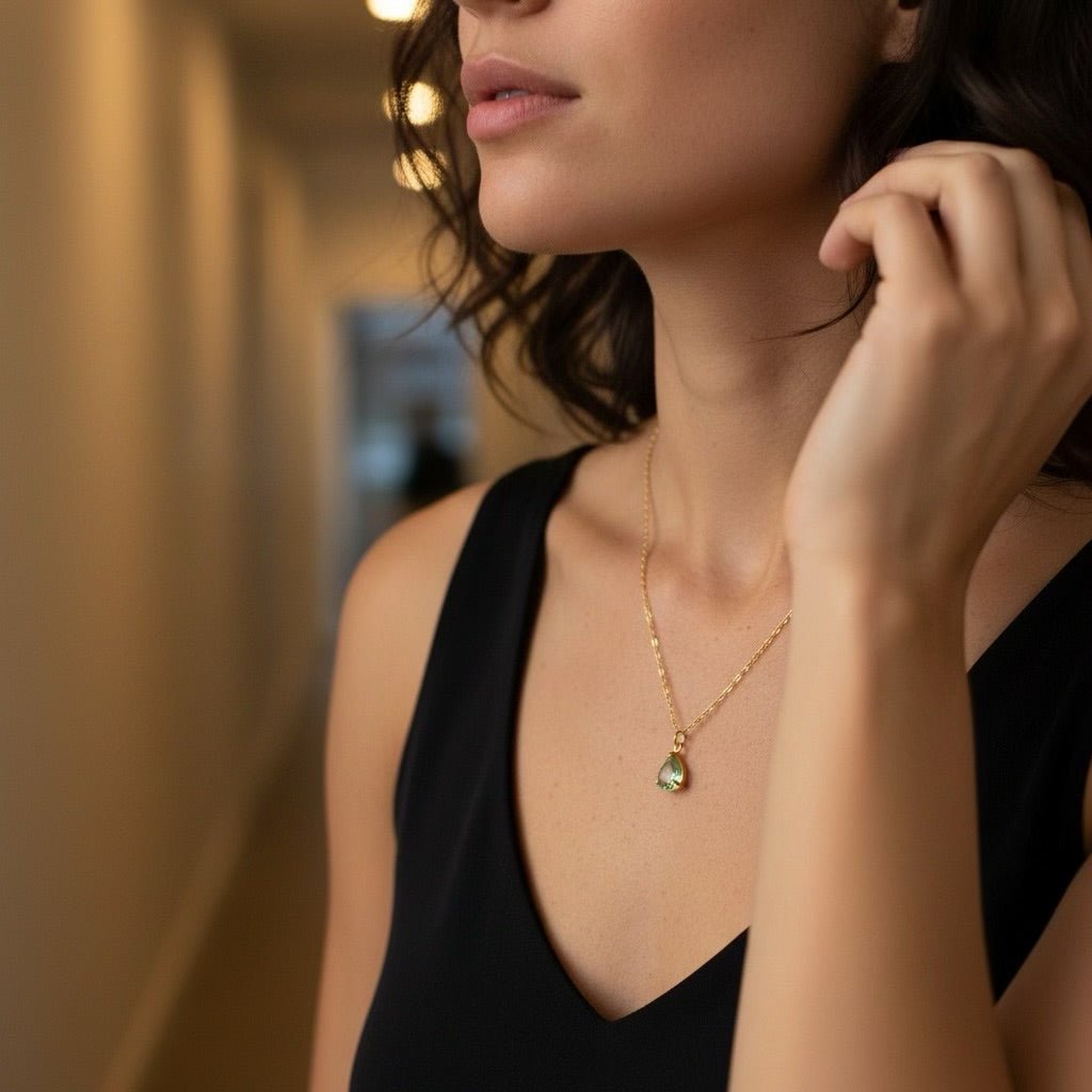 Mint Drop: złoty naszyjnik z kroplą w odcieniu mięty - Pearlippines Biżuteria