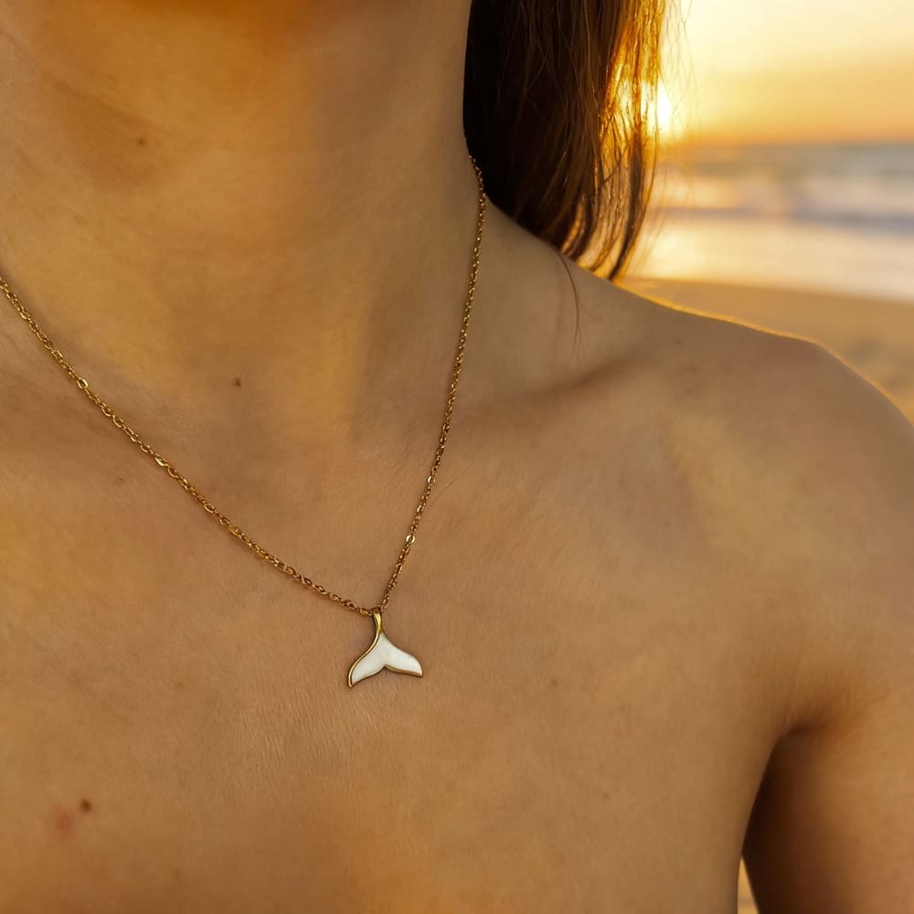 Moana: złoty naszyjnik z zawieszką ogona wieloryba - Pearlippines Biżuteria
