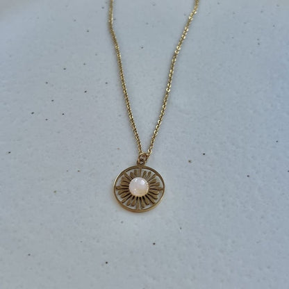 Naszyjnik z ozdobną tarczą i różowym kamieniem - Pearlippines Biżuteria
