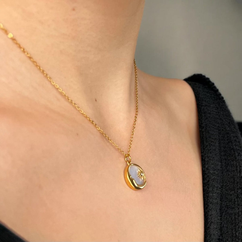 Naszyjnik z perłowym medalionem księżyc i słońce - Pearlippines Biżuteria