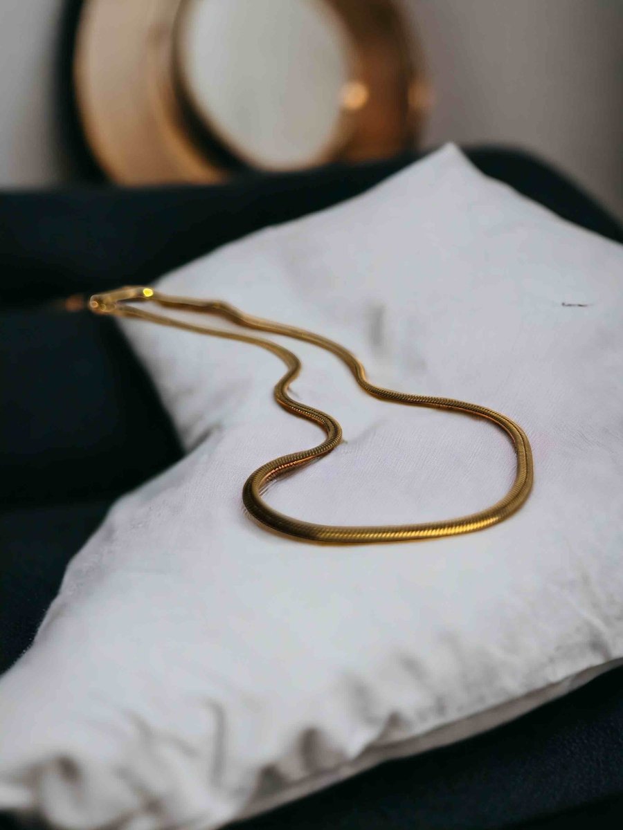 Negros: klasyczny, płaski naszyjnik do każdej stylizacji - Pearlippines Biżuteria