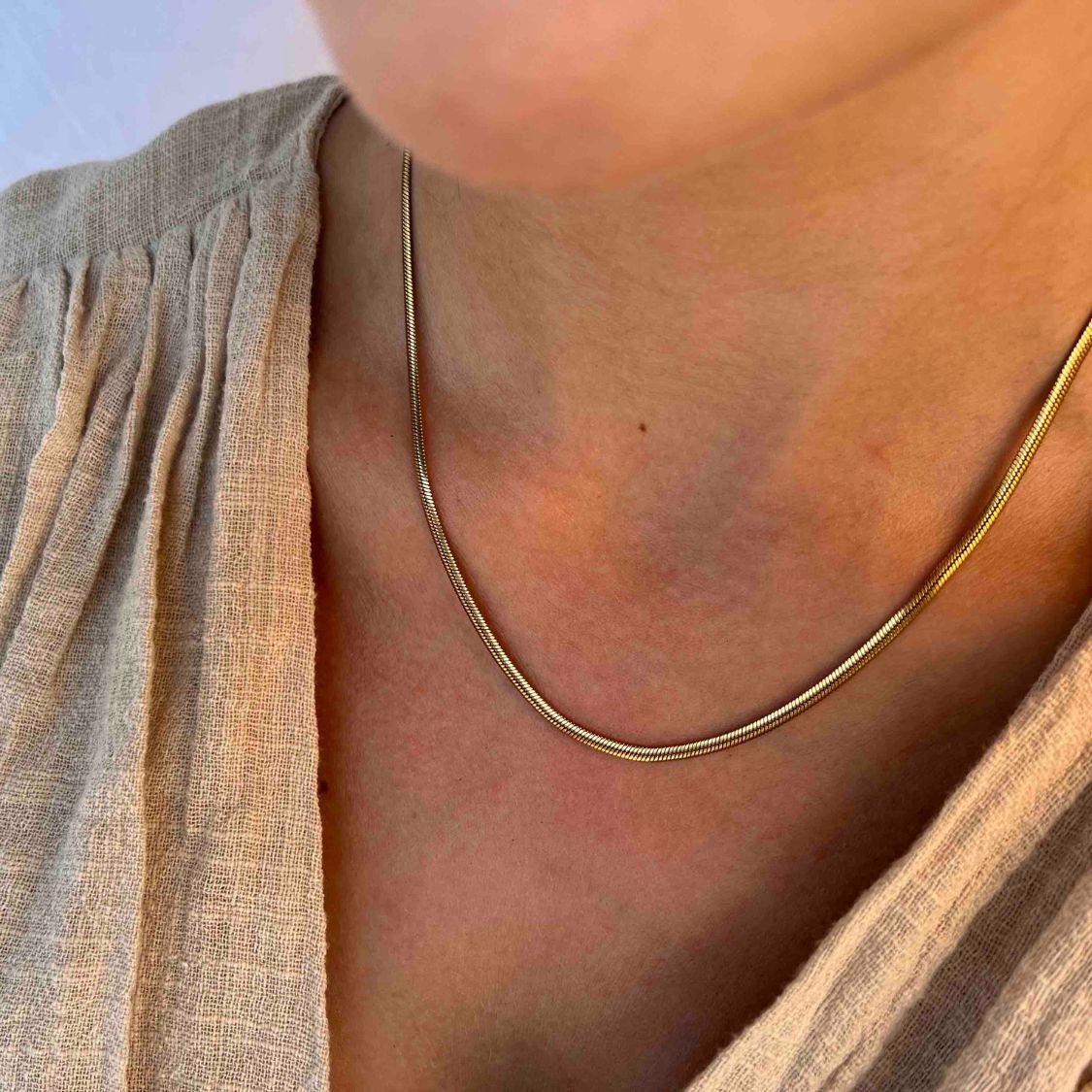Negros: klasyczny, płaski naszyjnik do każdej stylizacji - Pearlippines Biżuteria