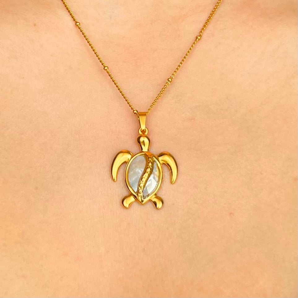 Ocean Spirit: Naszyjnik z żółwiem i masą perłową - Pearlippines Biżuteria