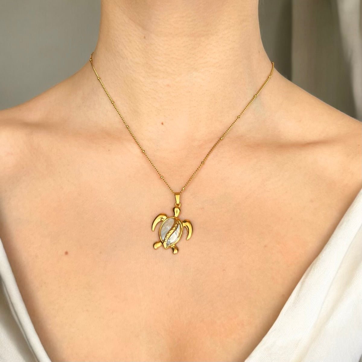 Ocean Spirit: Naszyjnik z żółwiem i masą perłową - Pearlippines Biżuteria