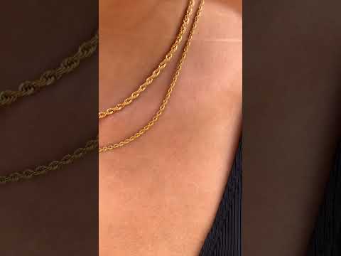 Stalowy naszyjnik ze złotym akcentem - modny dodatek do każdej stylizacji!