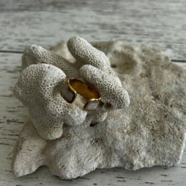 Regulowany pierścionek z białą masą perłową - Pearlippines Biżuteria