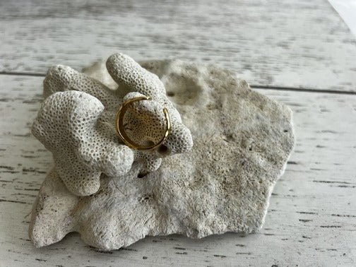 Regulowany pierścionek z ciemną masą perłową - Pearlippines Biżuteria