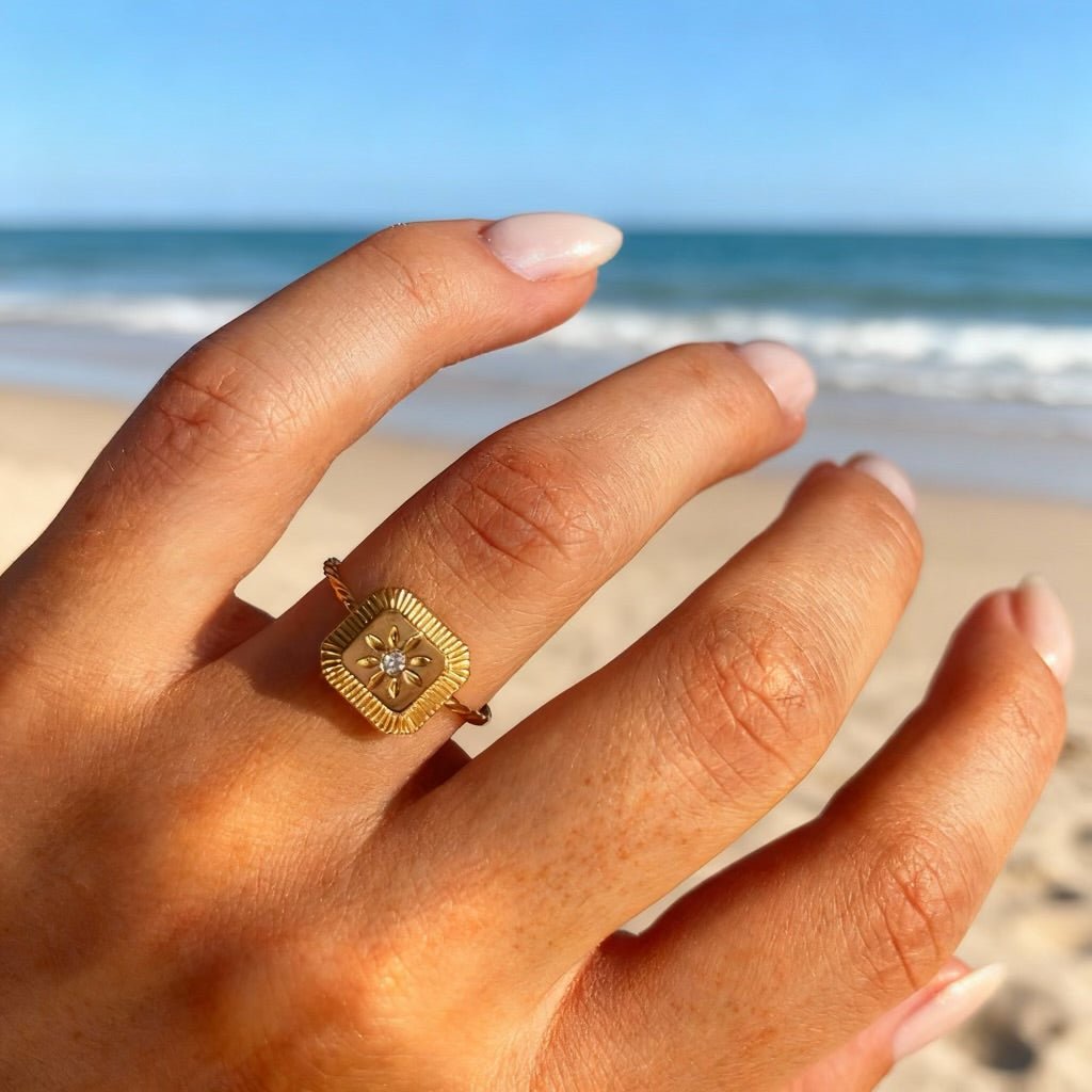 Romance: regulowany pierścionek z ozdobną tarczą - Pearlippines Biżuteria