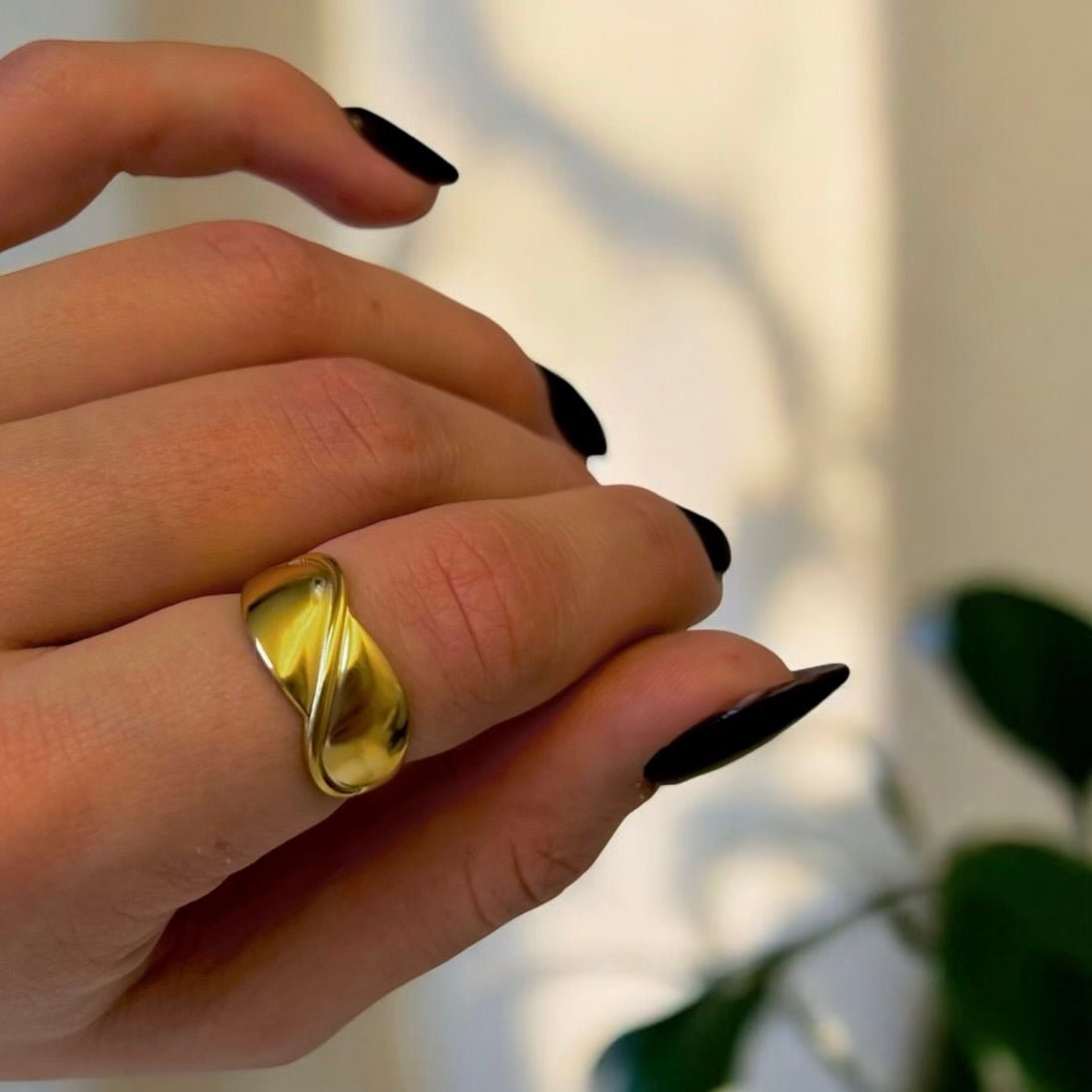 S - Line Ring: Regulowana szeroka obrączka - Pearlippines Biżuteria