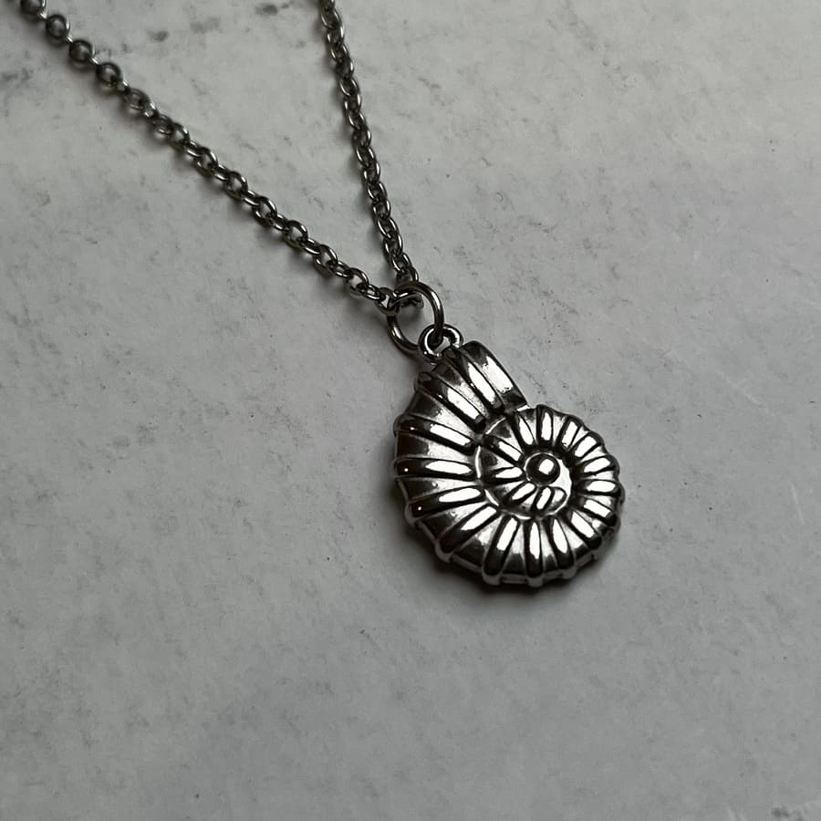 Silver Ammonite: srebrny naszyjnik z muszlą - Pearlippines Biżuteria