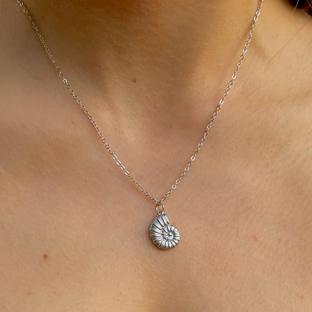 Silver Ammonite: srebrny naszyjnik z muszlą - Pearlippines Biżuteria