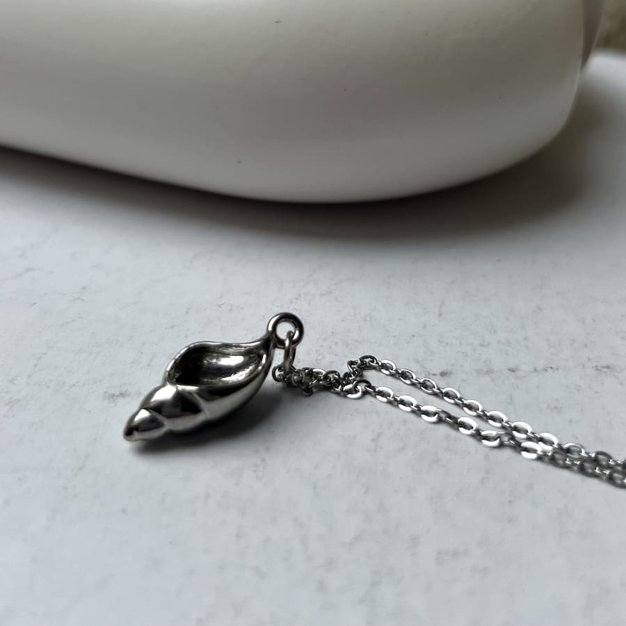 Silver Trumpet Shell: srebrny naszyjnik z muszlą trąbkową - Pearlippines Biżuteria