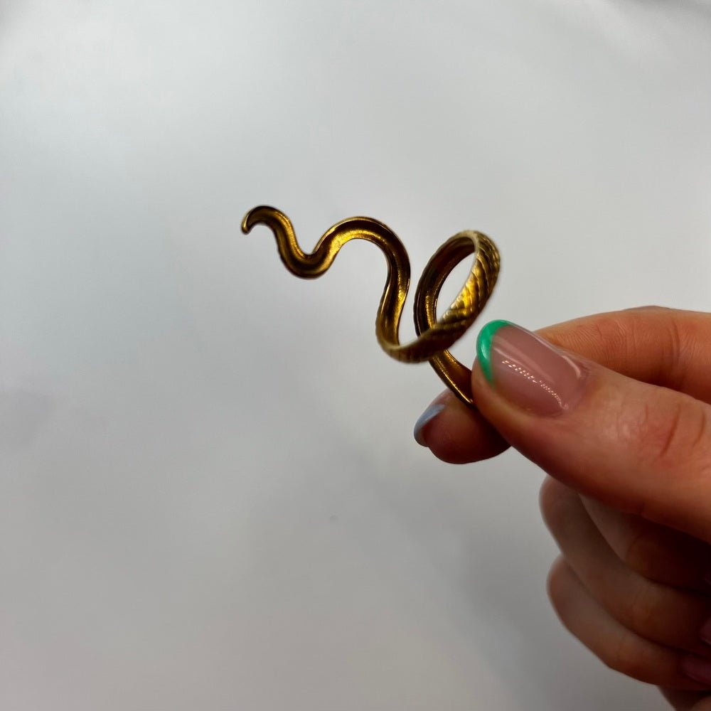 Snake Arc: regulowany pierścionek w kształcie węża - Pearlippines Biżuteria