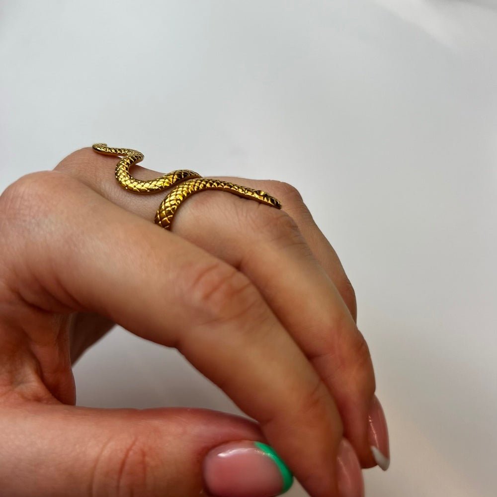 Snake Arc: regulowany pierścionek w kształcie węża - Pearlippines Biżuteria