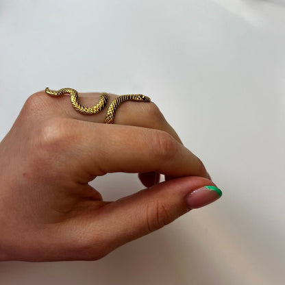 Snake Arc: regulowany pierścionek w kształcie węża - Pearlippines Biżuteria
