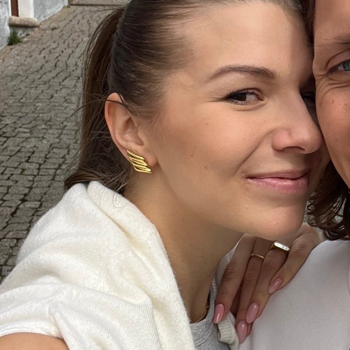 Soar Wings: Geometryczne kolczyki skrzydła - Pearlippines Biżuteria