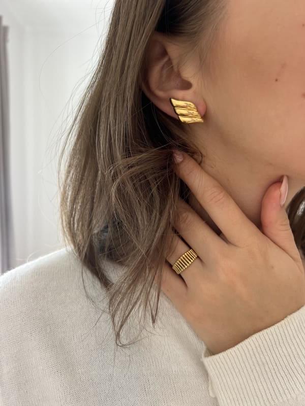 Soar Wings: Geometryczne kolczyki skrzydła - Pearlippines Biżuteria