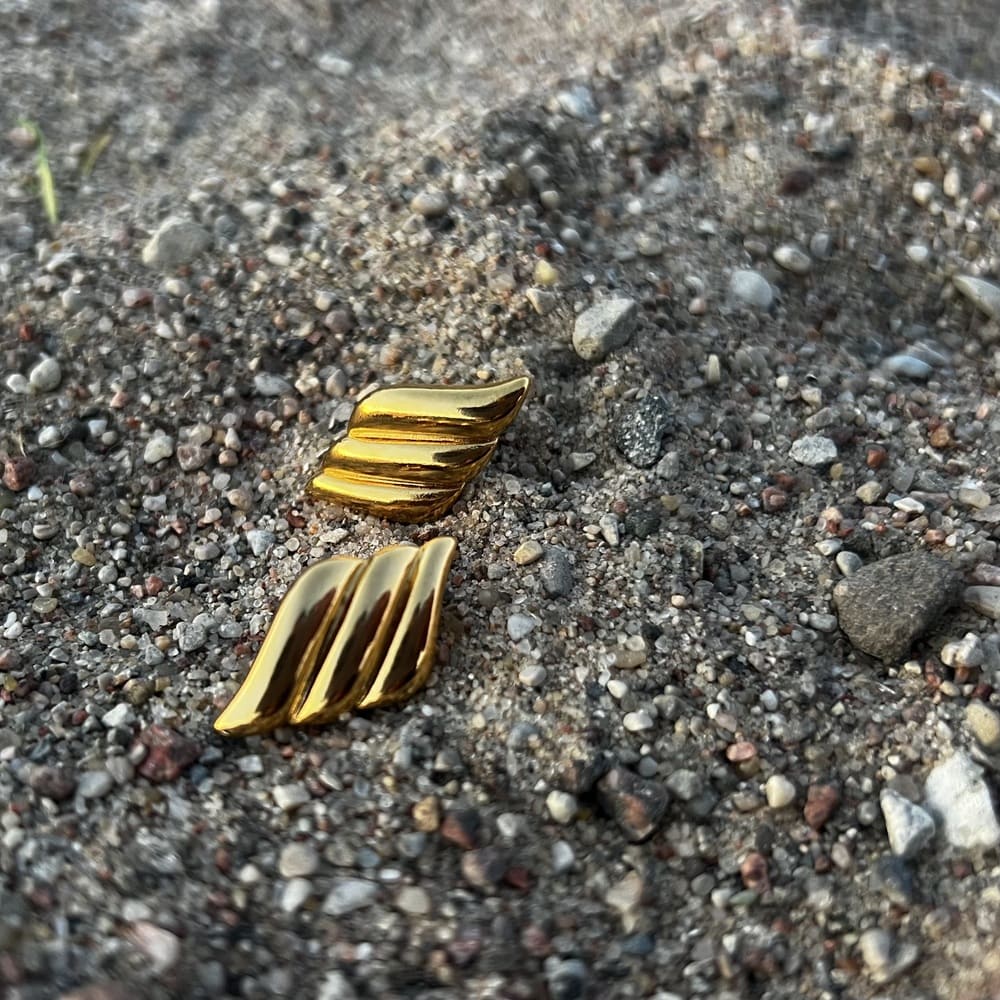 Soar Wings: Geometryczne kolczyki skrzydła - Pearlippines Biżuteria