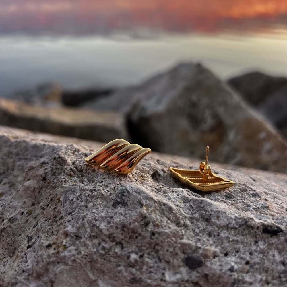 Soar Wings: Geometryczne kolczyki skrzydła - Pearlippines Biżuteria