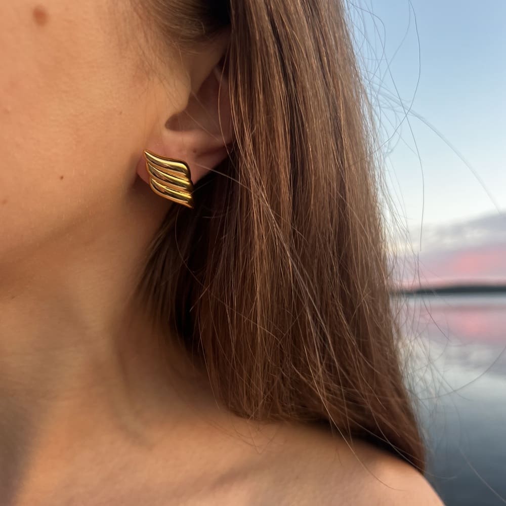 Soar Wings: Geometryczne kolczyki skrzydła - Pearlippines Biżuteria