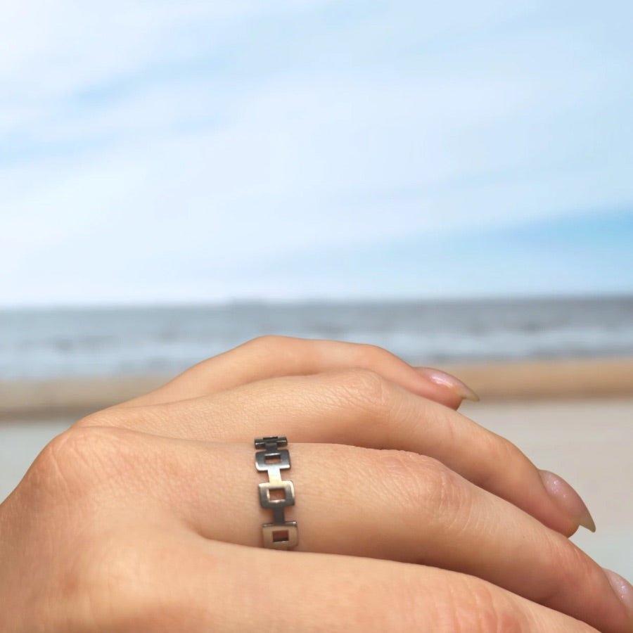 Square Link: srebrny pierścionek z geometrycznych kwadratów - Pearlippines Biżuteria