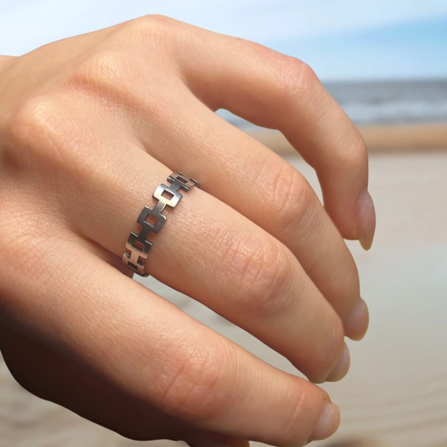 Square Link: srebrny pierścionek z geometrycznych kwadratów - Pearlippines Biżuteria