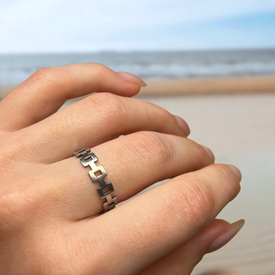 Square Link: srebrny pierścionek z geometrycznych kwadratów - Pearlippines Biżuteria