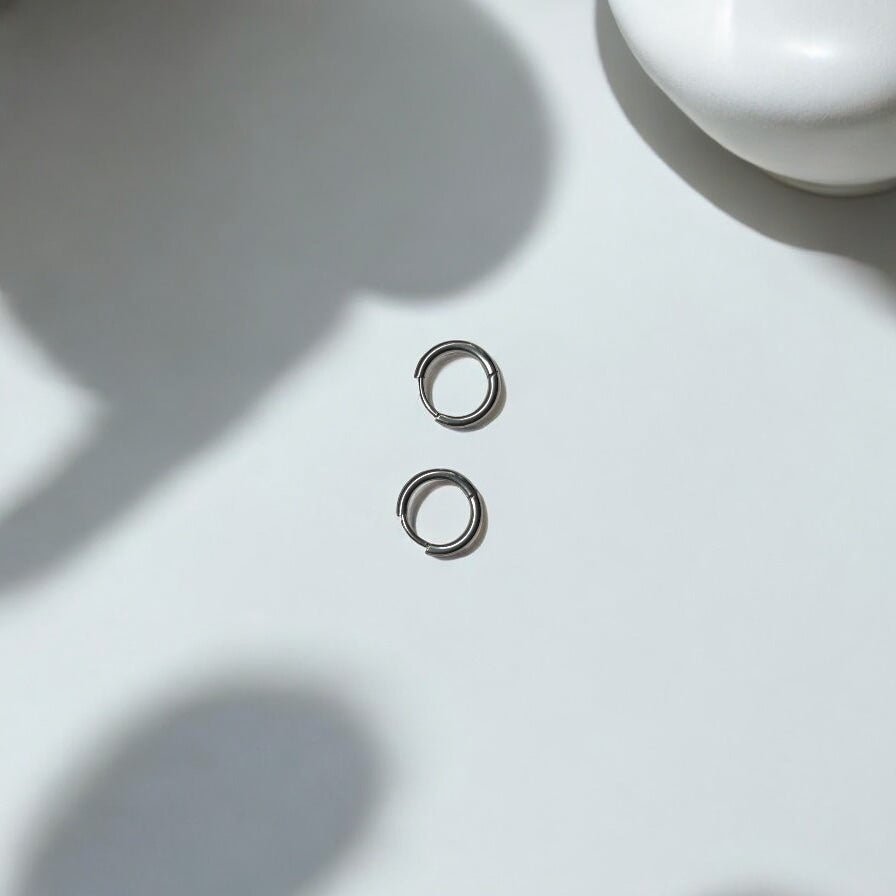 Tiny Loop: srebrne kolczyki mini koła - Pearlippines Biżuteria
