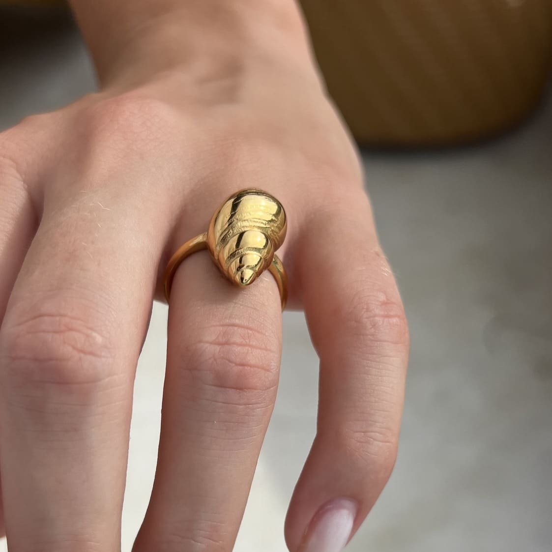 Trumpet Shell: regulowany pierścionek z muszlą trąbkową - Pearlippines Biżuteria