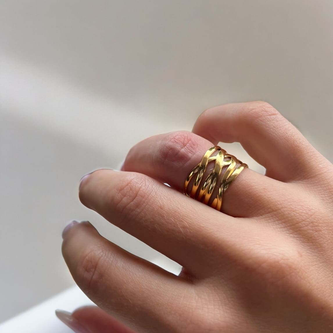 Twist Band: regulowany szeroki pierścionek - Pearlippines Biżuteria