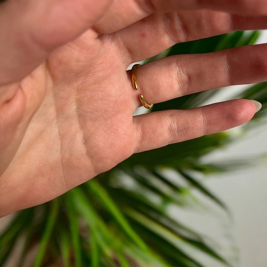 Wavy: regulowany pofalowany złoty pierścionek - Pearlippines Biżuteria