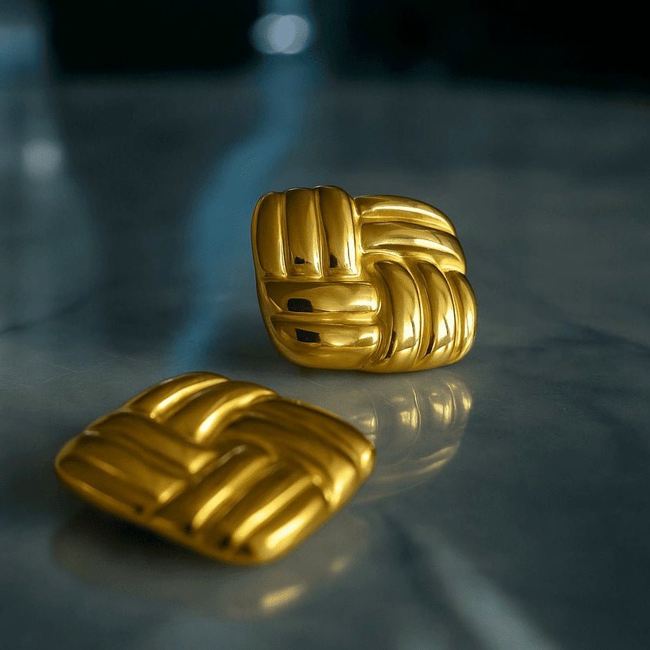 Woven Knot: złote geometryczne kolczyki - Pearlippines Biżuteria