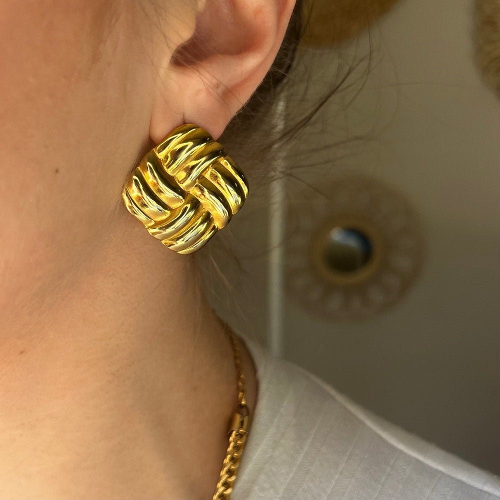 Woven Knot: złote geometryczne kolczyki - Pearlippines Biżuteria