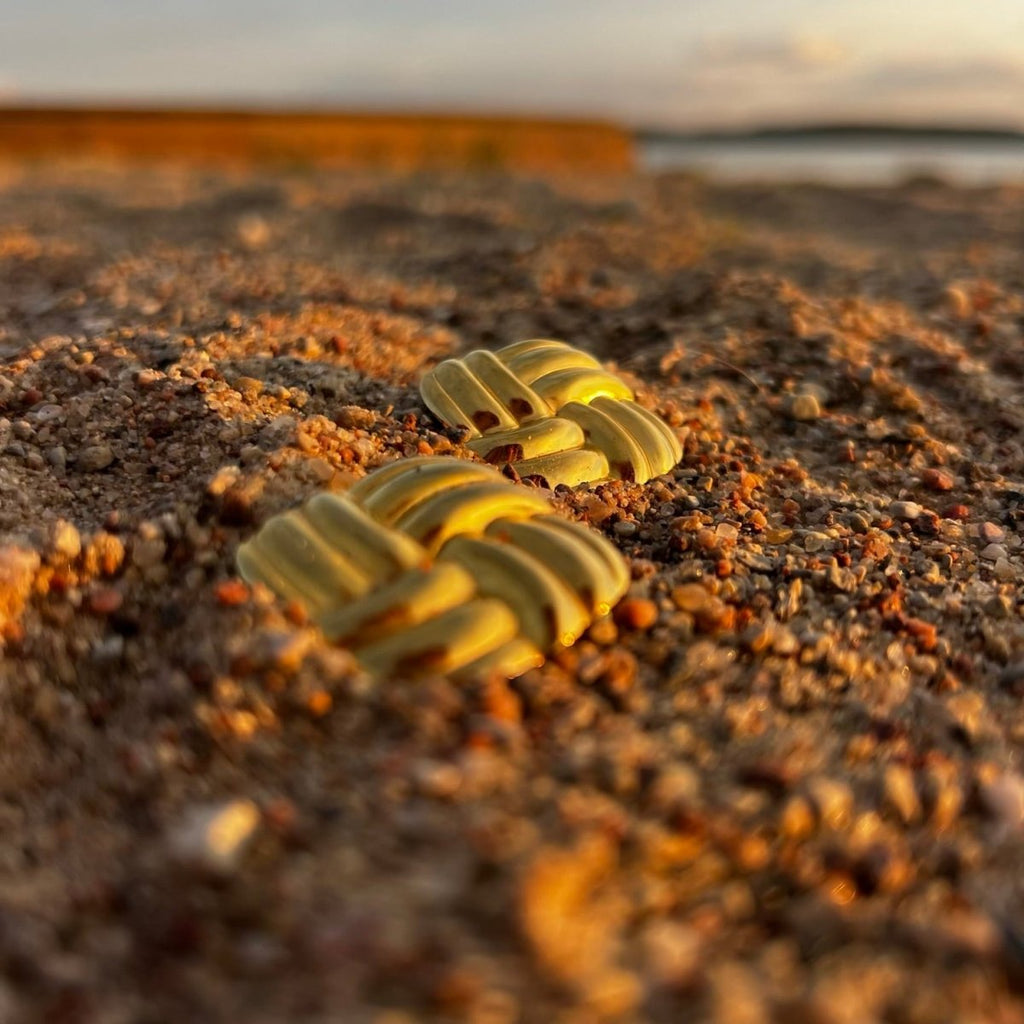 Woven Knot: złote geometryczne kolczyki - Pearlippines Biżuteria