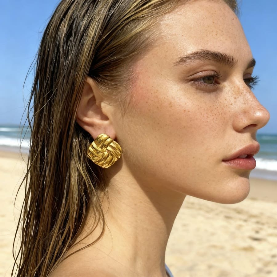 Woven Knot: złote geometryczne kolczyki - Pearlippines Biżuteria