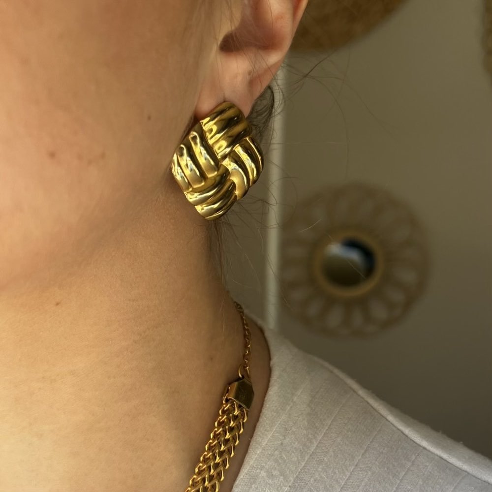 Woven Knot: złote geometryczne kolczyki - Pearlippines Biżuteria