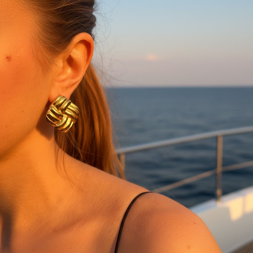 Woven Knot: złote geometryczne kolczyki - Pearlippines Biżuteria