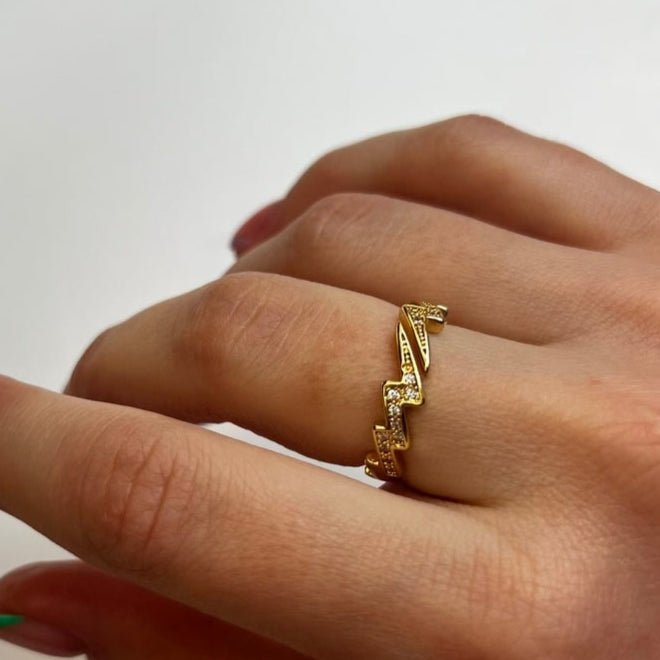 Zigzag: delikatny pierścionek z geometrycznym wzorem - Pearlippines Biżuteria